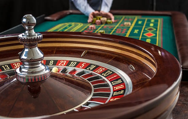 Live Caribbean Stud Poker table on bola123 with dealer and player interface